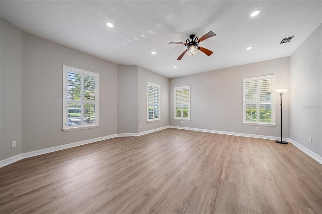 For Sale: $810,000 (6 beds, 3 baths, 3689 Square Feet)