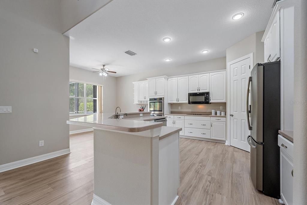 For Sale: $810,000 (6 beds, 3 baths, 3689 Square Feet)