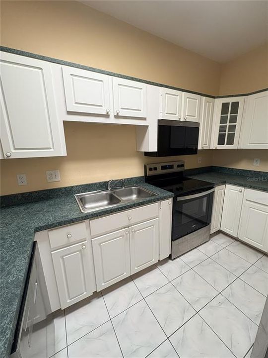 For Rent: $1,750 (2 beds, 2 baths, 1005 Square Feet)