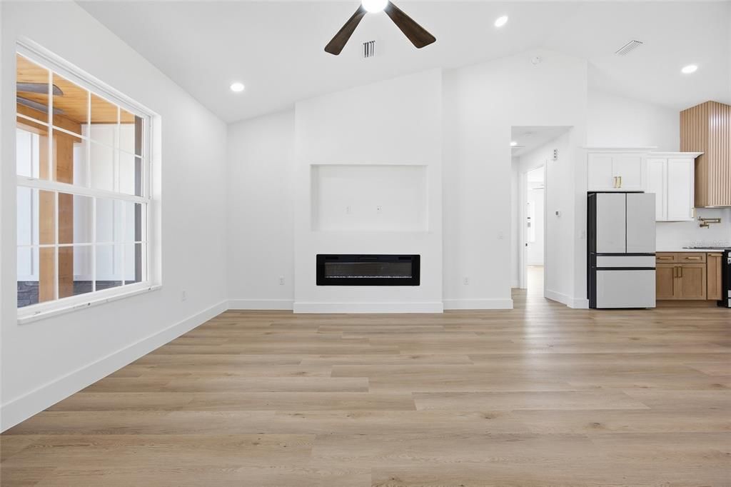 Activo con contrato: $499,900 (4 camas, 2 baños, 2073 Pies cuadrados)