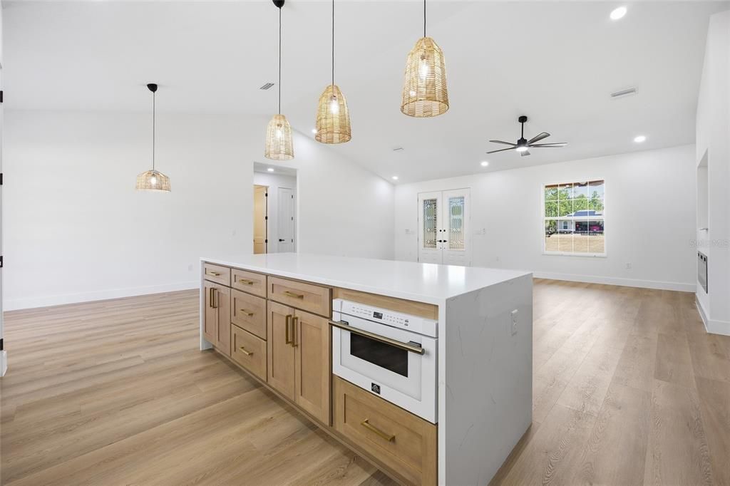 Activo con contrato: $499,900 (4 camas, 2 baños, 2073 Pies cuadrados)