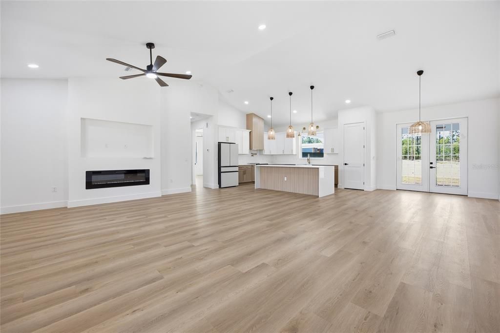 Activo con contrato: $499,900 (4 camas, 2 baños, 2073 Pies cuadrados)