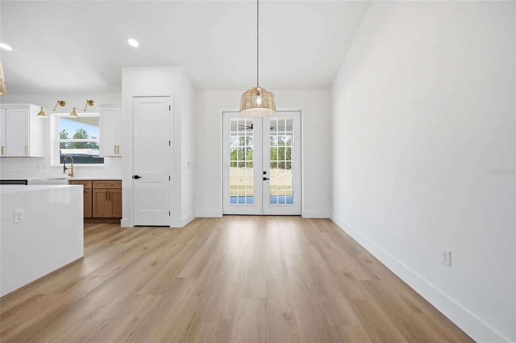 Activo con contrato: $499,900 (4 camas, 2 baños, 2073 Pies cuadrados)
