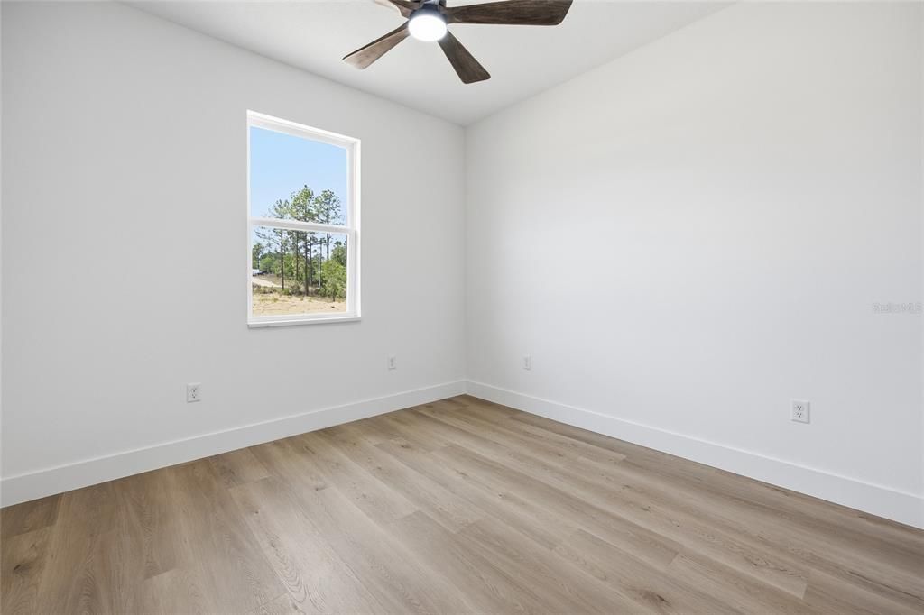 Activo con contrato: $499,900 (4 camas, 2 baños, 2073 Pies cuadrados)
