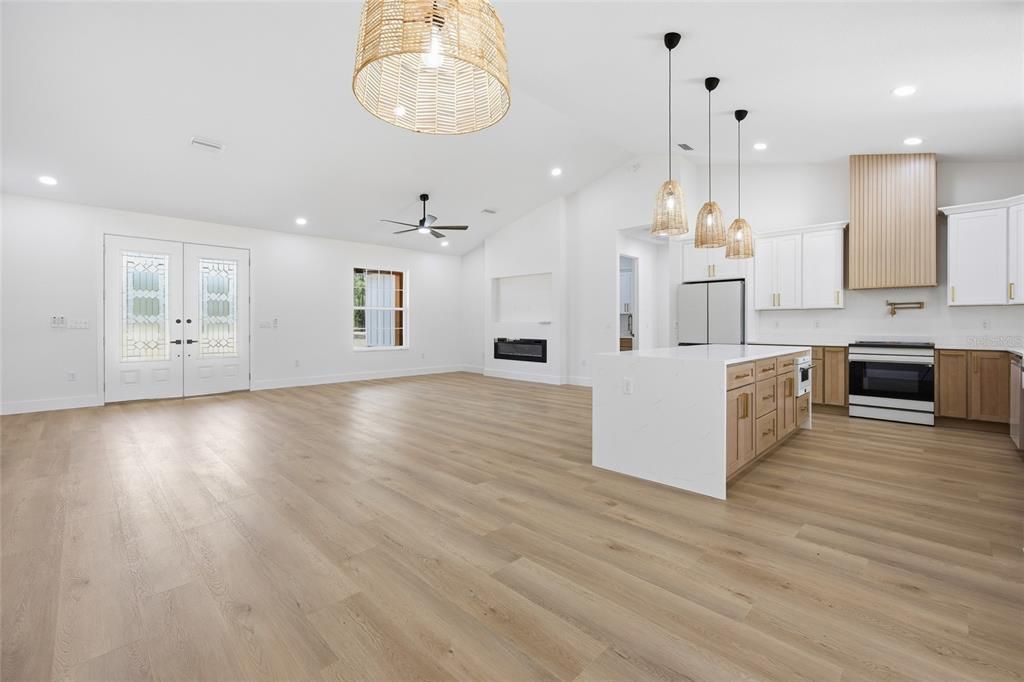 Activo con contrato: $499,900 (4 camas, 2 baños, 2073 Pies cuadrados)