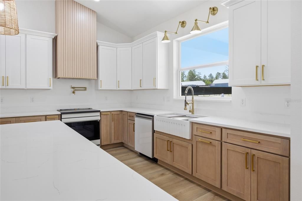 Activo con contrato: $499,900 (4 camas, 2 baños, 2073 Pies cuadrados)
