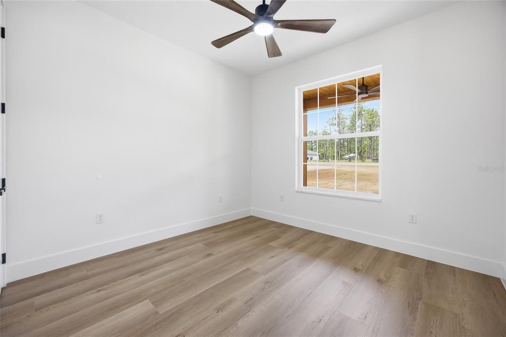 Activo con contrato: $499,900 (4 camas, 2 baños, 2073 Pies cuadrados)