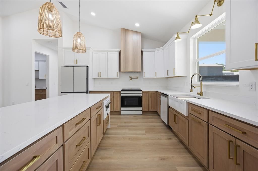Activo con contrato: $499,900 (4 camas, 2 baños, 2073 Pies cuadrados)