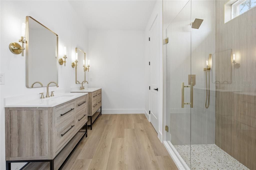 Activo con contrato: $499,900 (4 camas, 2 baños, 2073 Pies cuadrados)