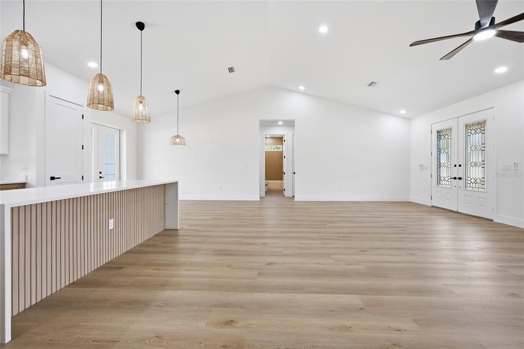 Activo con contrato: $499,900 (4 camas, 2 baños, 2073 Pies cuadrados)