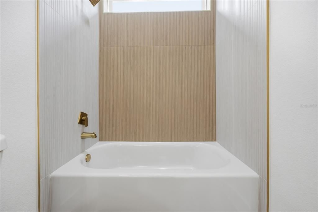 Activo con contrato: $499,900 (4 camas, 2 baños, 2073 Pies cuadrados)