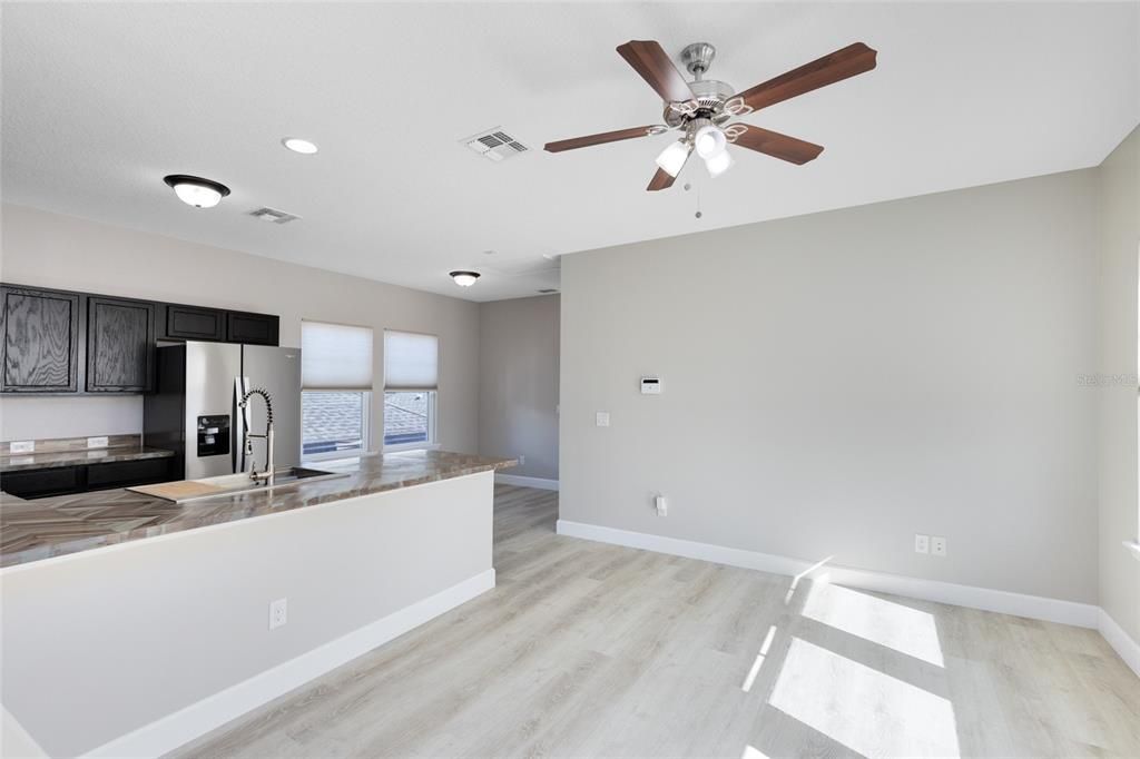Active With Contract: $1,700 (1 beds, 1 baths, 662 Square Feet)