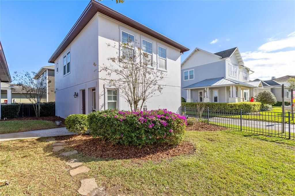 Active With Contract: $1,700 (1 beds, 1 baths, 662 Square Feet)