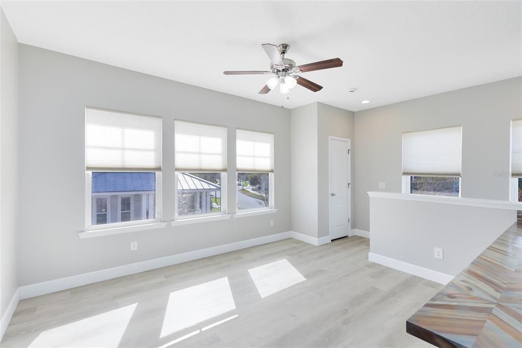 Active With Contract: $1,700 (1 beds, 1 baths, 662 Square Feet)