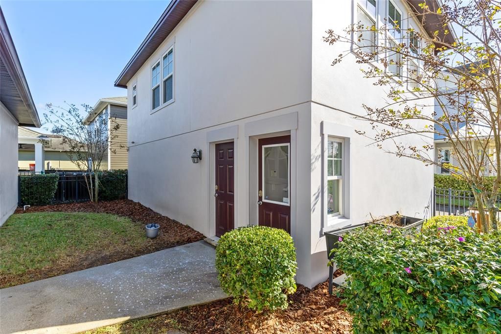 Active With Contract: $1,700 (1 beds, 1 baths, 662 Square Feet)