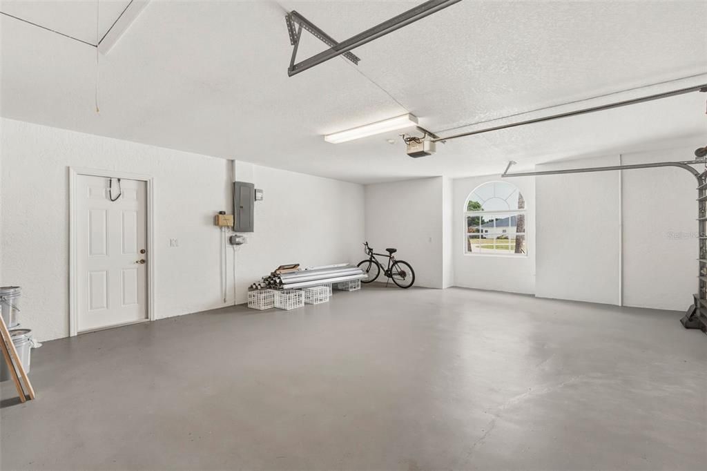 Activo con contrato: $425,000 (3 camas, 2 baños, 2412 Pies cuadrados)