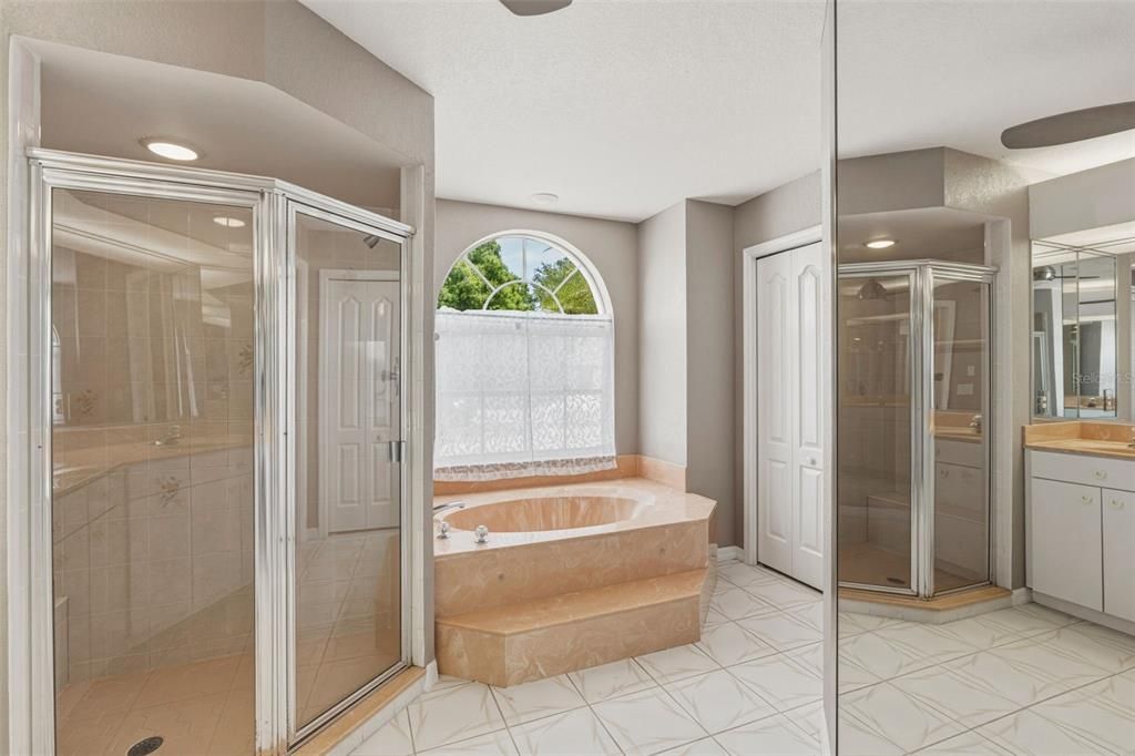 Activo con contrato: $425,000 (3 camas, 2 baños, 2412 Pies cuadrados)