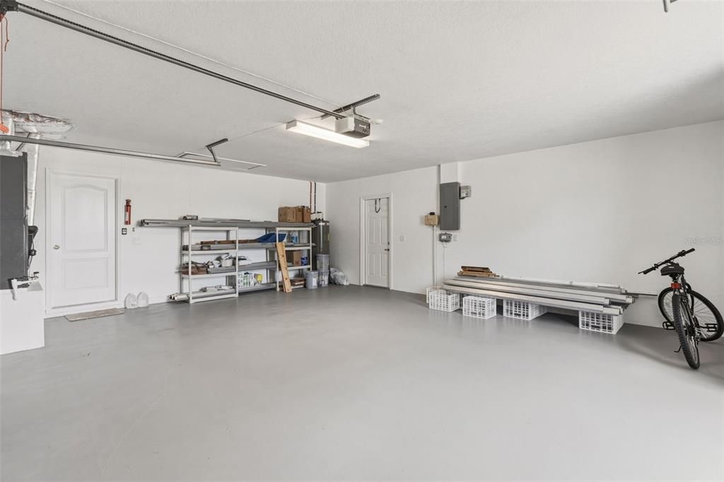 Activo con contrato: $425,000 (3 camas, 2 baños, 2412 Pies cuadrados)