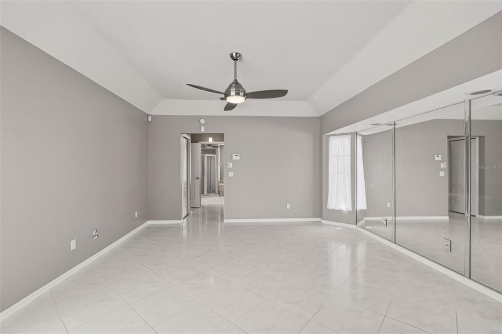 Activo con contrato: $425,000 (3 camas, 2 baños, 2412 Pies cuadrados)