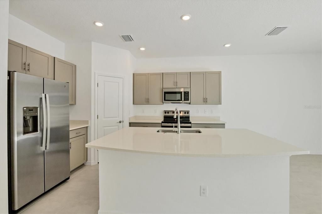 For Rent: $2,050 (3 beds, 2 baths, 1373 Square Feet)