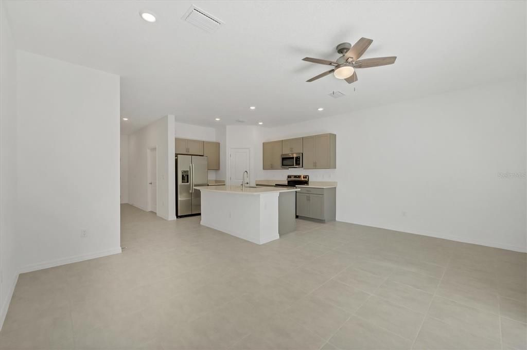 For Rent: $2,050 (3 beds, 2 baths, 1373 Square Feet)