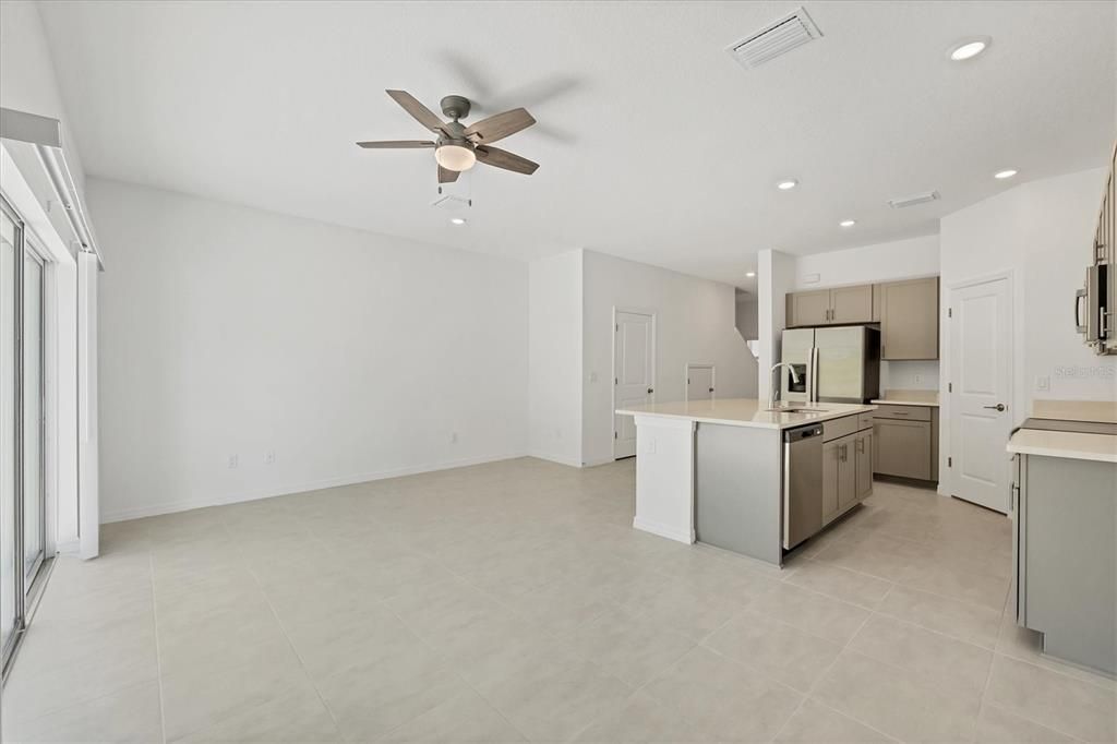For Rent: $2,050 (3 beds, 2 baths, 1373 Square Feet)