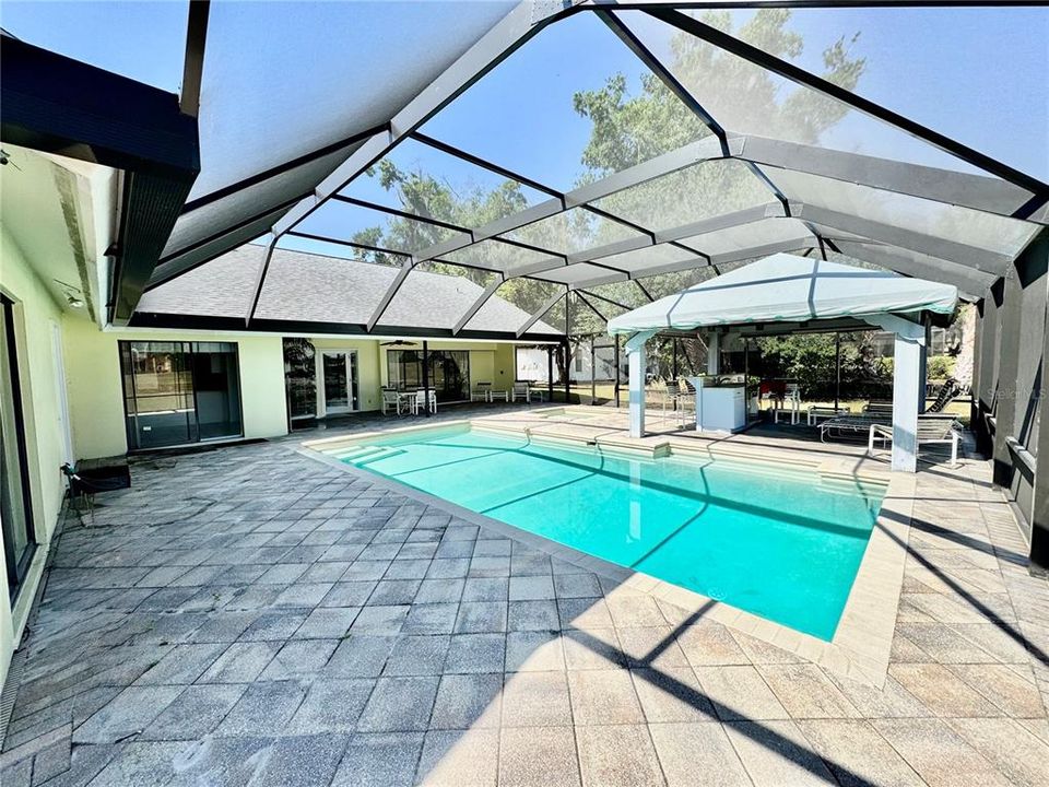 For Sale: $529,900 (4 beds, 2 baths, 2567 Square Feet)