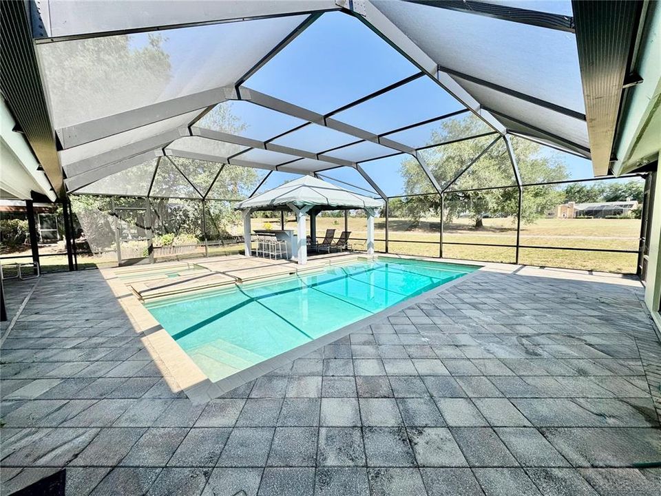 For Sale: $529,900 (4 beds, 2 baths, 2567 Square Feet)