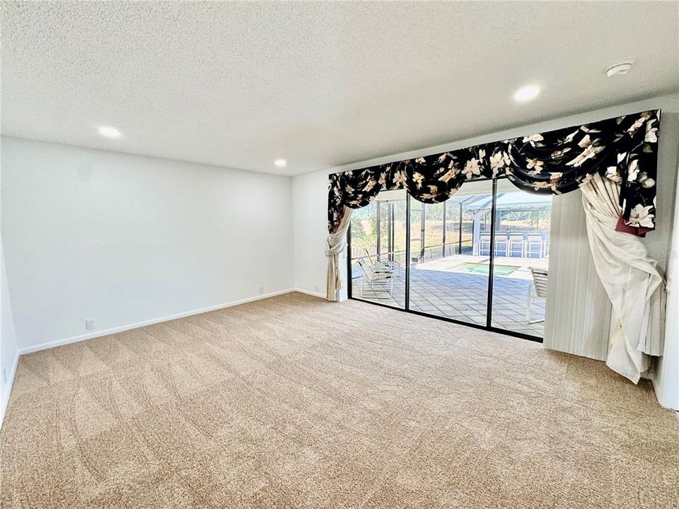 For Sale: $529,900 (4 beds, 2 baths, 2567 Square Feet)