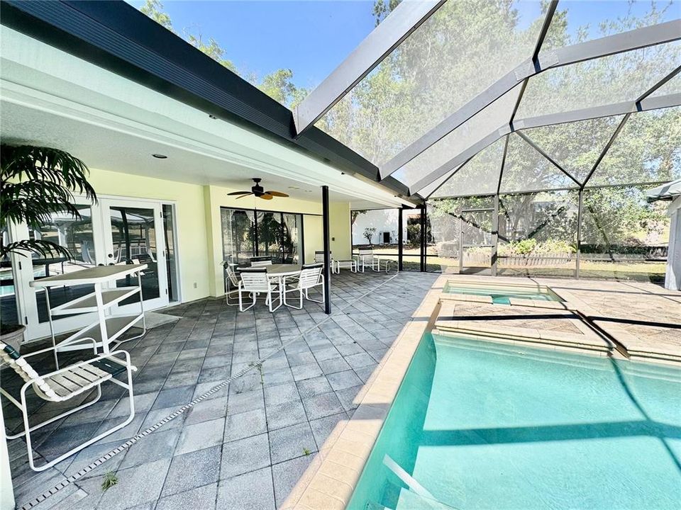 For Sale: $529,900 (4 beds, 2 baths, 2567 Square Feet)