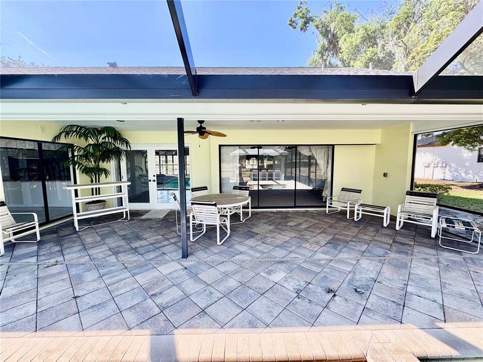 For Sale: $529,900 (4 beds, 2 baths, 2567 Square Feet)