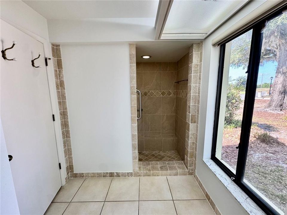 For Sale: $529,900 (4 beds, 2 baths, 2567 Square Feet)