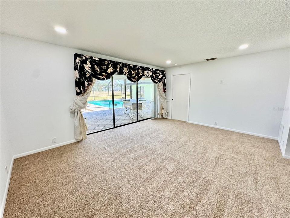 For Sale: $529,900 (4 beds, 2 baths, 2567 Square Feet)