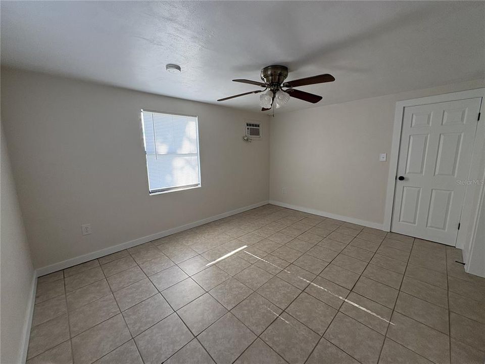 Activo con contrato: $237,000 (3 camas, 2 baños, 1178 Pies cuadrados)
