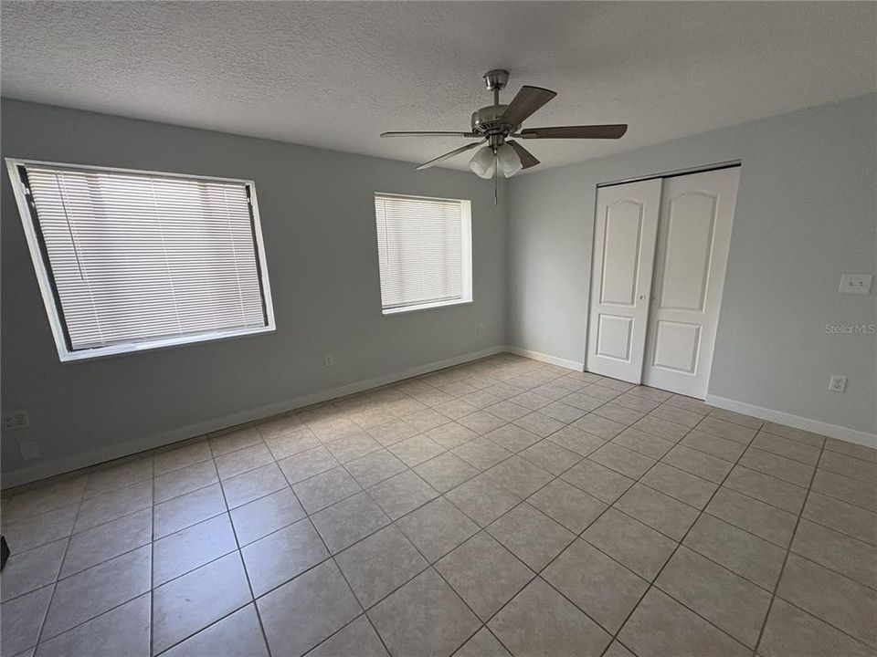 Activo con contrato: $237,000 (3 camas, 2 baños, 1178 Pies cuadrados)