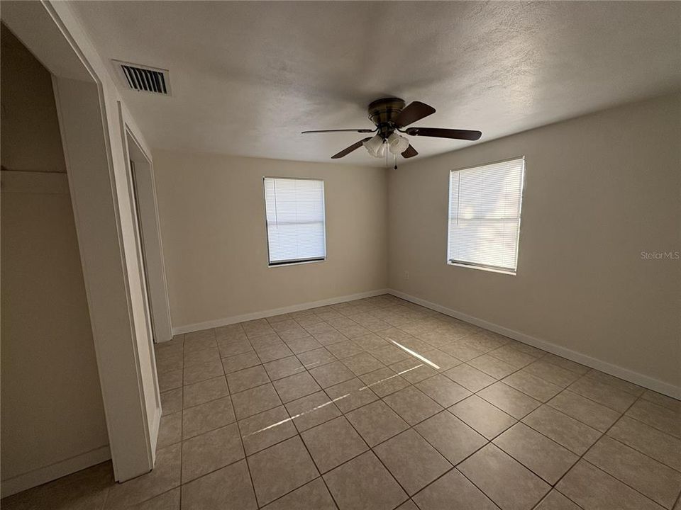 Activo con contrato: $237,000 (3 camas, 2 baños, 1178 Pies cuadrados)
