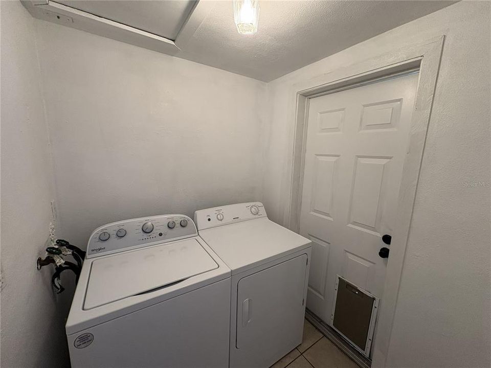 Activo con contrato: $237,000 (3 camas, 2 baños, 1178 Pies cuadrados)