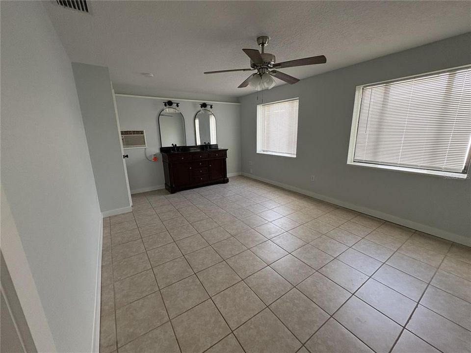 Activo con contrato: $237,000 (3 camas, 2 baños, 1178 Pies cuadrados)