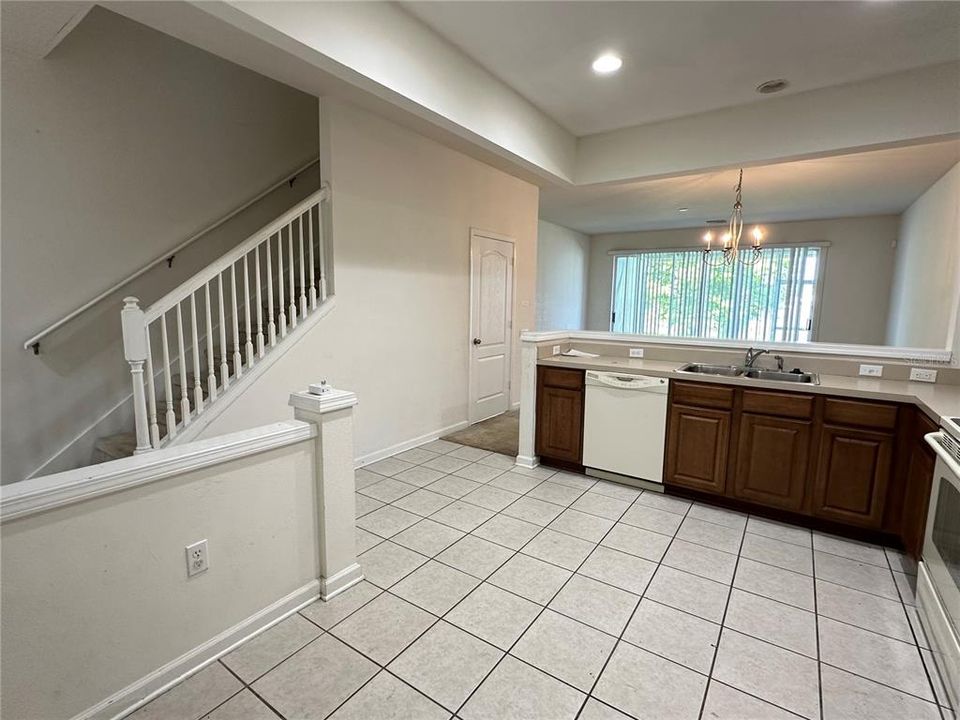 Activo con contrato: $299,000 (3 camas, 2 baños, 1644 Pies cuadrados)