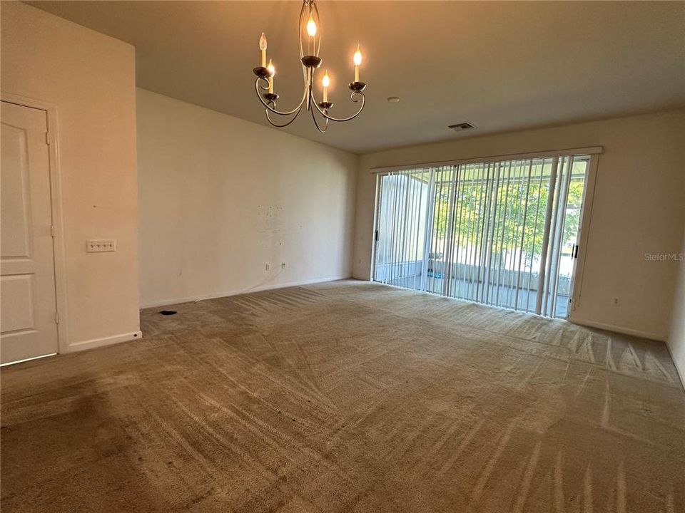 Activo con contrato: $299,000 (3 camas, 2 baños, 1644 Pies cuadrados)