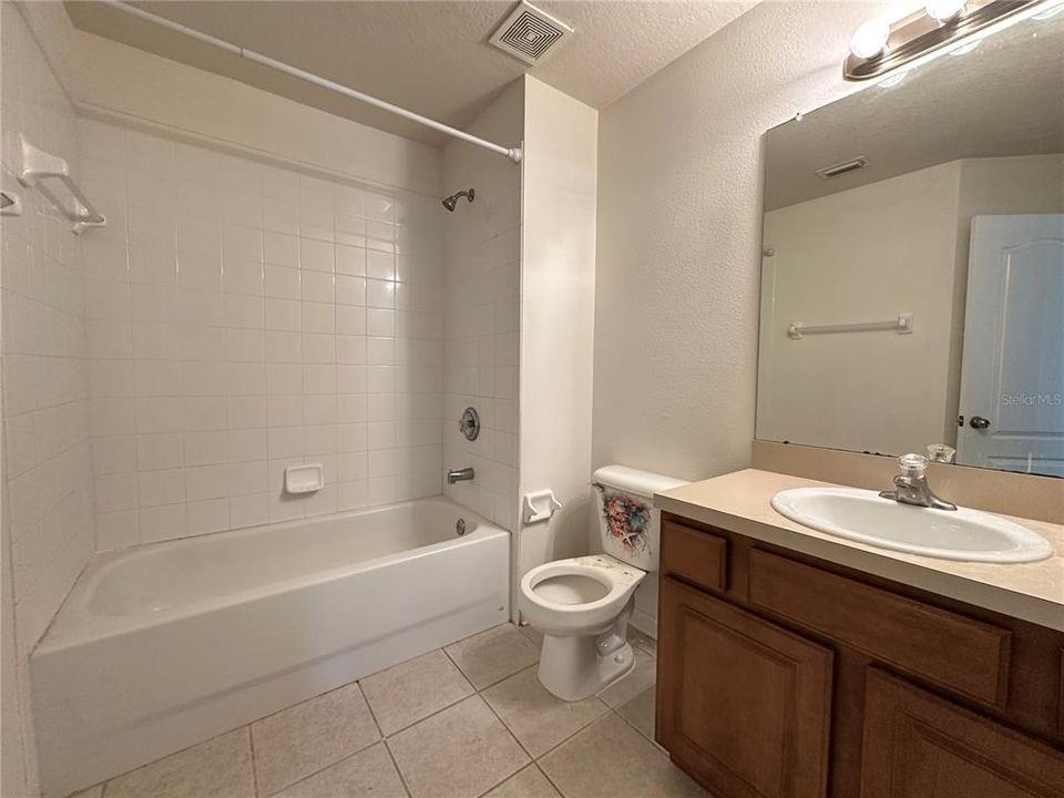Activo con contrato: $299,000 (3 camas, 2 baños, 1644 Pies cuadrados)