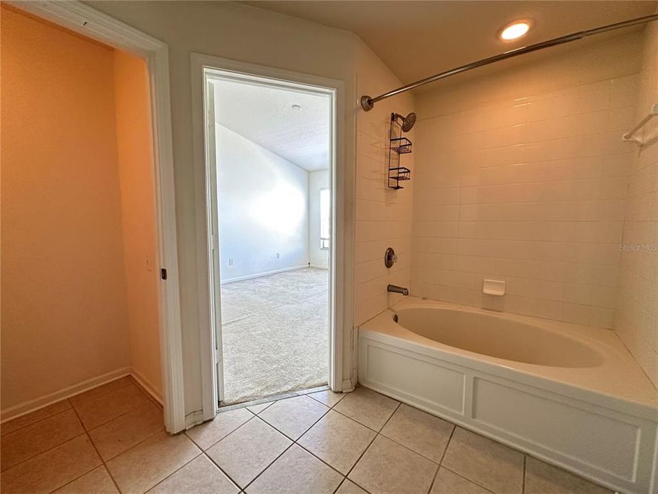 Activo con contrato: $299,000 (3 camas, 2 baños, 1644 Pies cuadrados)