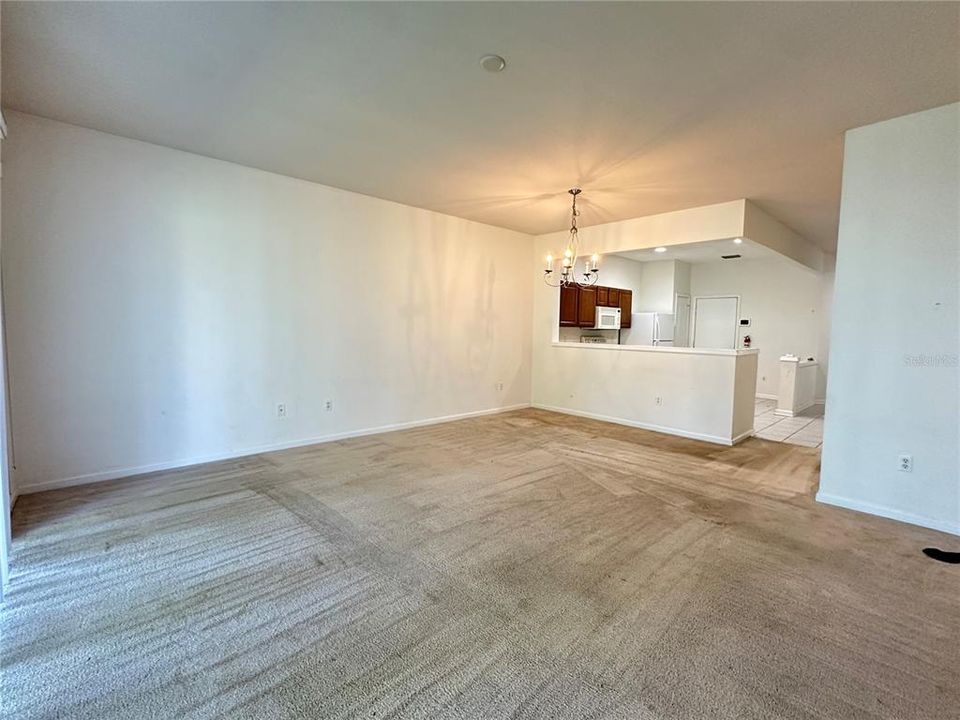 Activo con contrato: $299,000 (3 camas, 2 baños, 1644 Pies cuadrados)