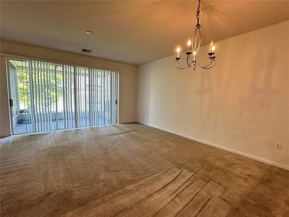 Activo con contrato: $299,000 (3 camas, 2 baños, 1644 Pies cuadrados)