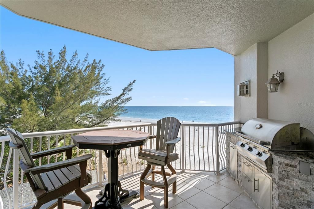 For Sale: $4,250,000 (5 beds, 4 baths, 5100 Square Feet)