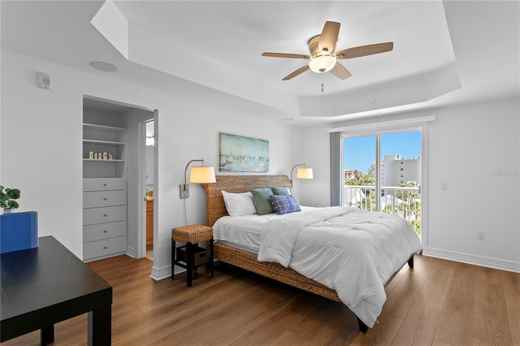 For Sale: $4,250,000 (5 beds, 4 baths, 5100 Square Feet)