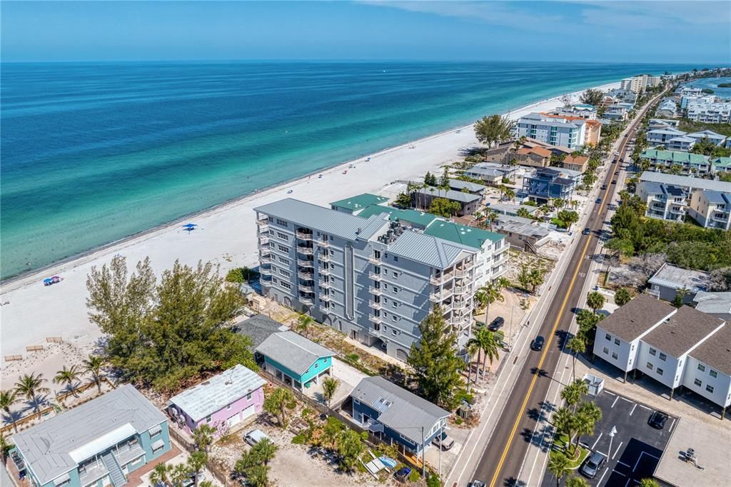 For Sale: $4,250,000 (5 beds, 4 baths, 5100 Square Feet)