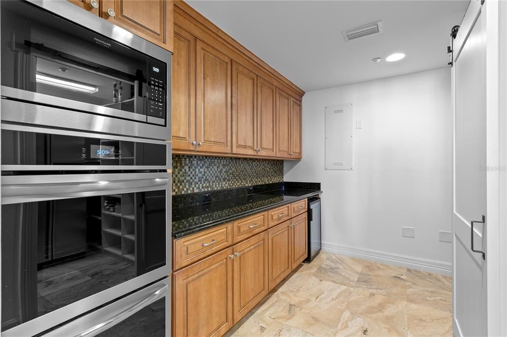 For Sale: $4,250,000 (5 beds, 4 baths, 5100 Square Feet)