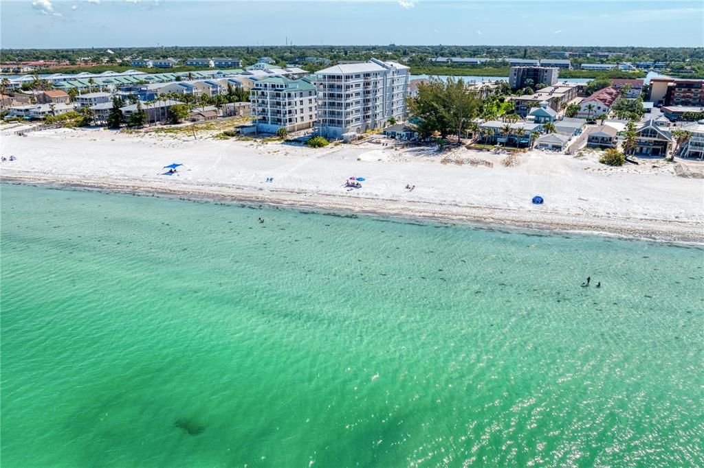 For Sale: $4,250,000 (5 beds, 4 baths, 5100 Square Feet)