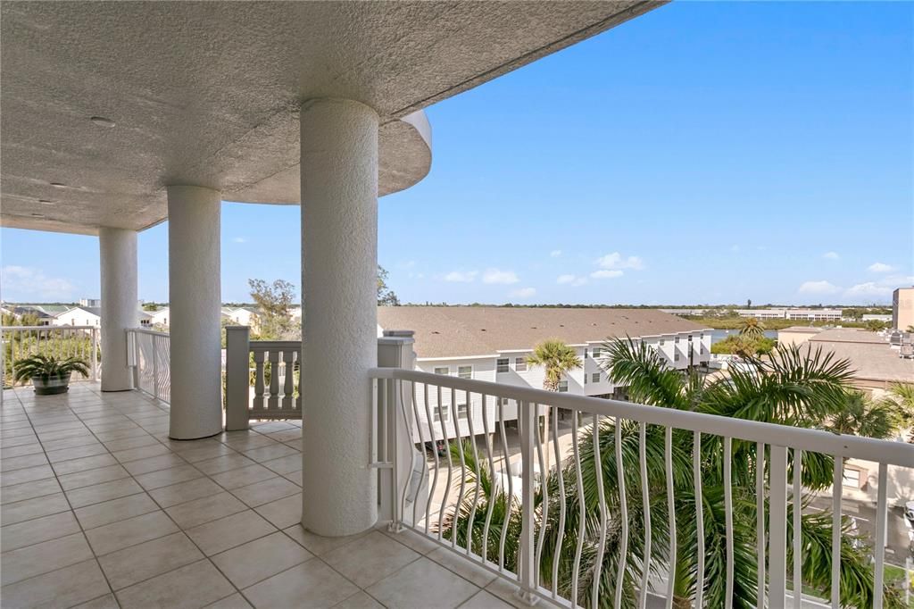 For Sale: $4,250,000 (5 beds, 4 baths, 5100 Square Feet)